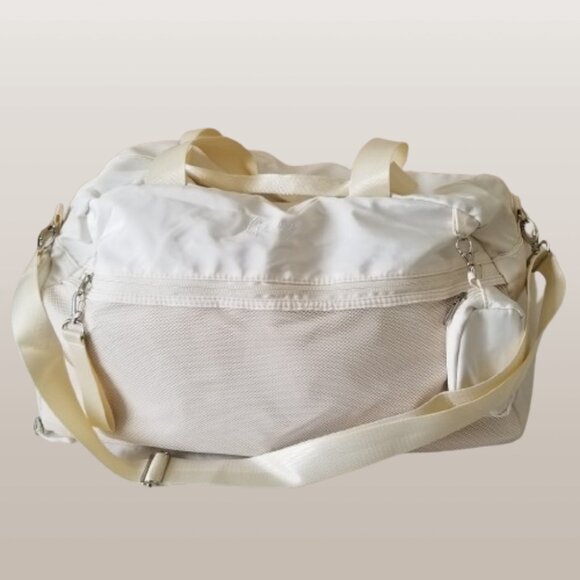 NEW! Lightweight Duffel Tote w/Deep Lining Pocket, Detach. Strap & Earbud Pouch - Picture 7 of 13